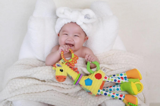 温县三个月宝宝正确抱姿 温县三个月宝宝正确抱姿